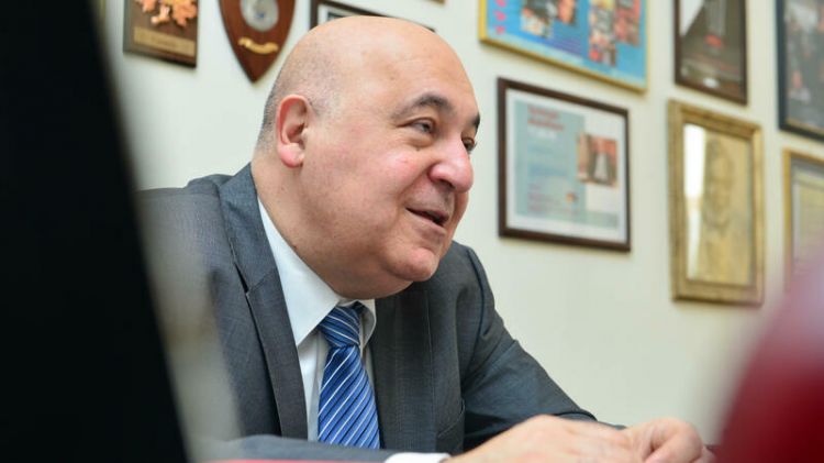 Çingiz Abdullayev tənqid olunan statusu haqda: "Sağ olun ki, dediniz..." Çingiz Abdullayev tənqid olunan statusu haqda: "Sağ olun ki, dediniz..."