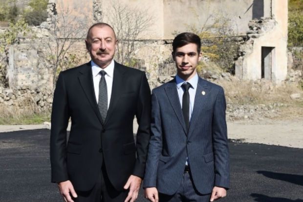 Prezident: “Məndən də tələbələrə salam söylə” -  VİDEO