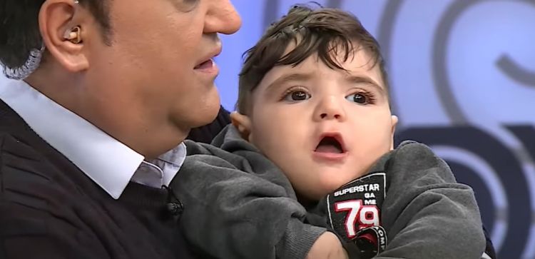 Bakıda ana canlı yayıma çıxıb, 2 gözü görməyən övladından imtina etdi -  VİDEO Bakıda ana canlı yayıma çıxıb, 2 gözü görməyən övladından imtina etdi -  VİDEO