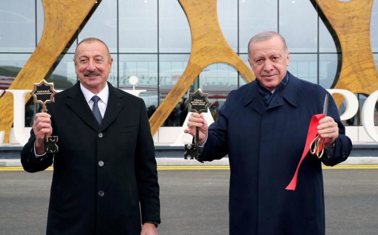 Rəmzi açarlar İlham Əliyev və Ərdoğana verildi Rəmzi açarlar İlham Əliyev və Ərdoğana verildi