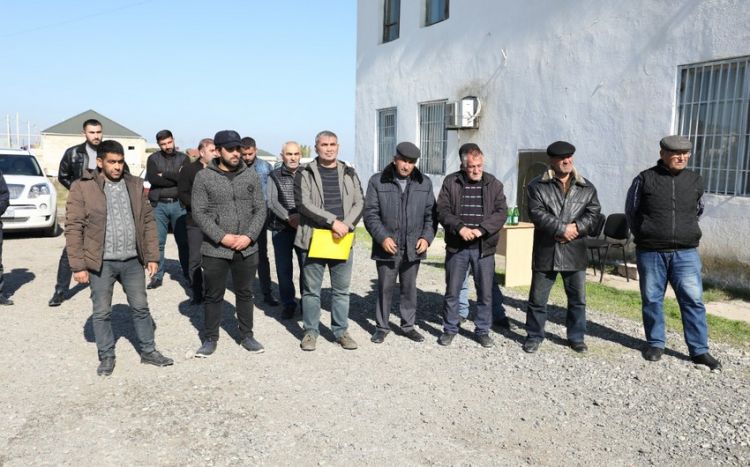"Azəriqaz" Siyəzəndə quşçuluq təsərrüfatı olan sahibkarları dinləyib