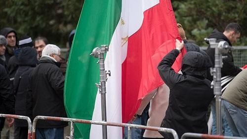 Paşinyana qarşı İran bayrağı ilə etiraz -  VİDEO Paşinyana qarşı İran bayrağı ilə etiraz -  VİDEO