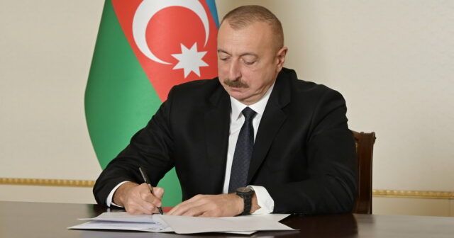 Azərbaycan Prezidenti ukraynalı müəllimləri təltif etdi