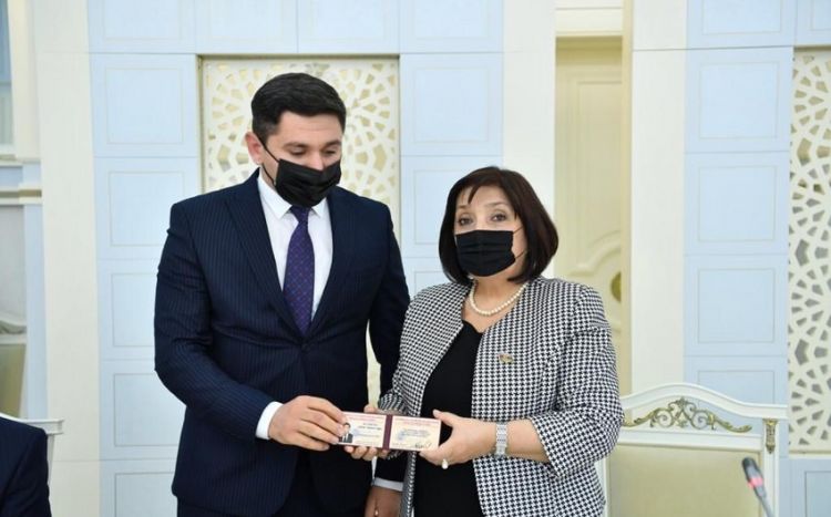 Vətən müharibəsi qazisi Milli Məclisdə işlə təmin olundu -  FOTO