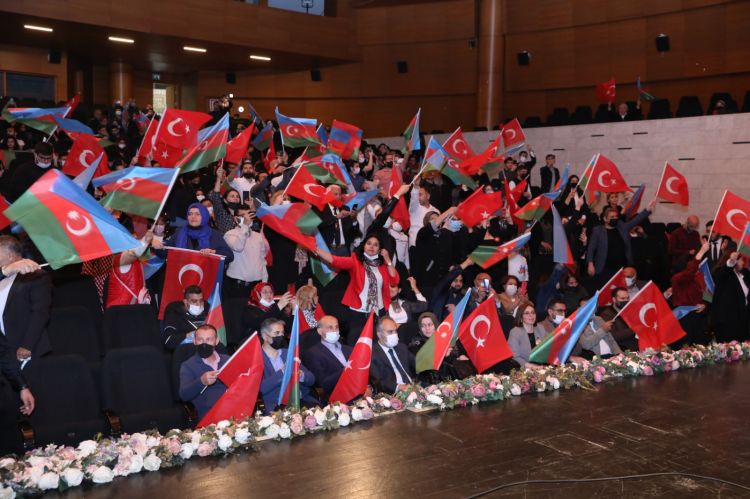 Zəfər Günü Bursada da qeyd edilib -  FOTO Zəfər Günü Bursada da qeyd edilib -  FOTO
