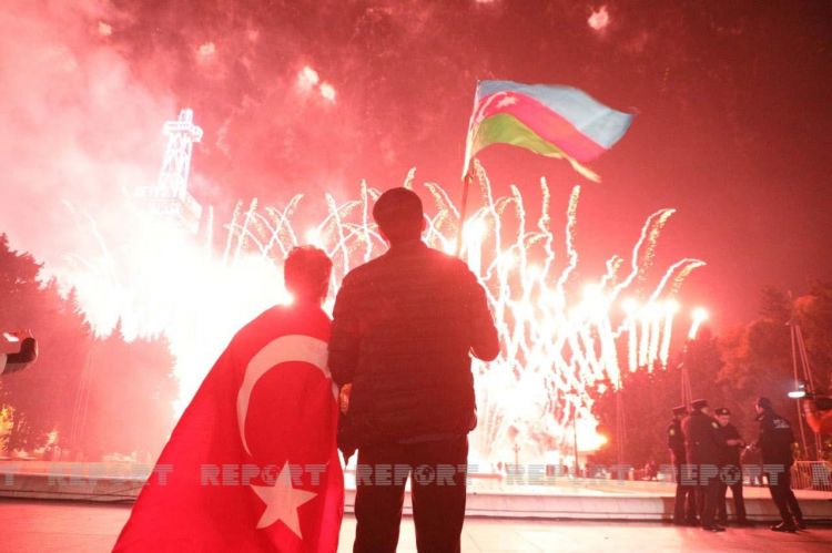 Bakıda Zəfər Günü musiqili atəşfəşanlığı başa çatıb -  VİDEO