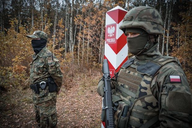 Polşa Belarusla sərhədə on iki minlik ordu göndərdi