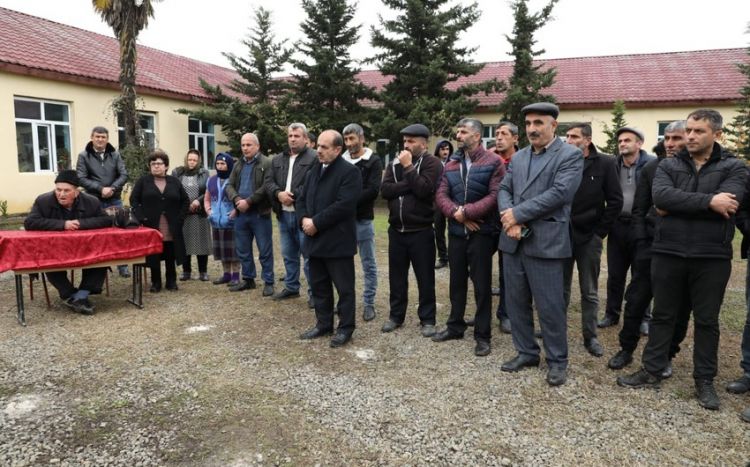 “Azəriqaz” Astaranın Deqədi kəndinin sakinlərinin problemini dinləyib