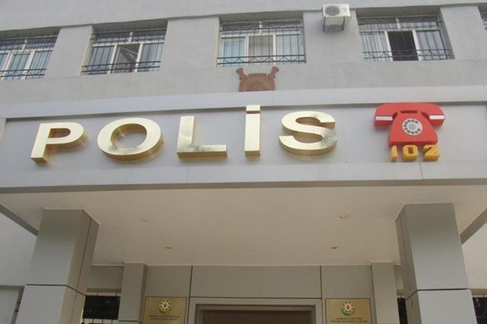 Bakıda taksi sürücülərini aldadaraq pul alan 18 yaşlı qız saxlanılıb