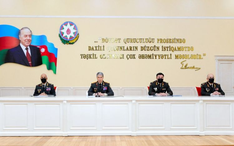 Vilayət Eyvazov baş idarədə müşavirə keçirdi