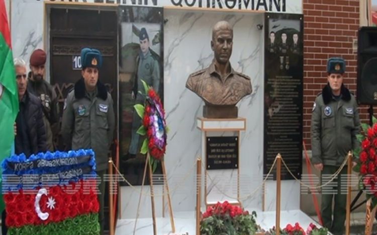 Kürdəmirdə Aprel döyüşləri şəhidinin büstünün açılışı olub