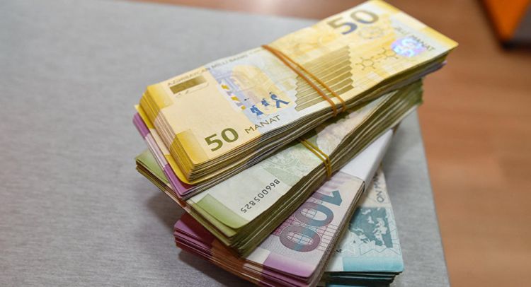 Milli Məclisin bəzi əməkdaşlarına  500 manat maddi yardım verilib