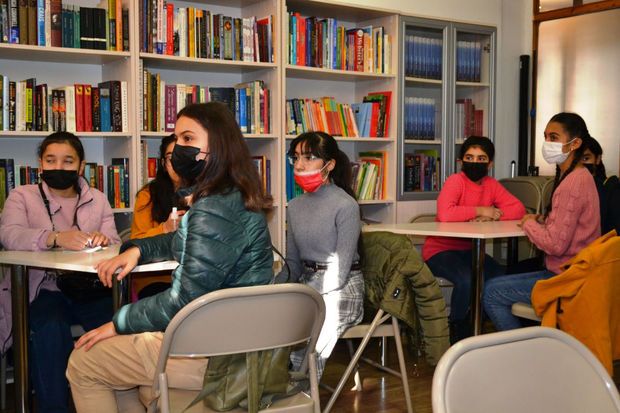 “Sabaha bu gündən başla” layihəsinin iştirakçıları Gəncə Amerika Mərkəzində olublar -  FOTO