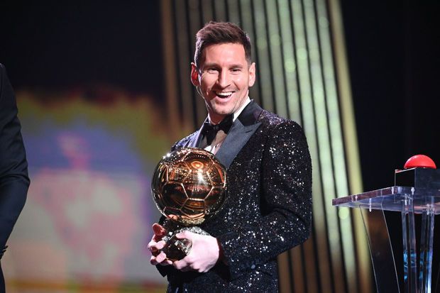 Lionel Messi 7-ci dəfə "Qızıl top" mükafatını qazanıb -  VİDEO
