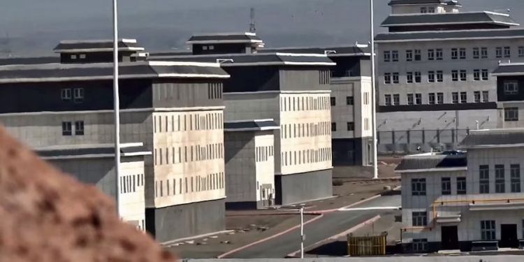 Çində uyğurların saxlandığı əsir düşərgələrinin gizli videosu yayılıb Çində uyğurların saxlandığı əsir düşərgələrinin gizli videosu yayılıb