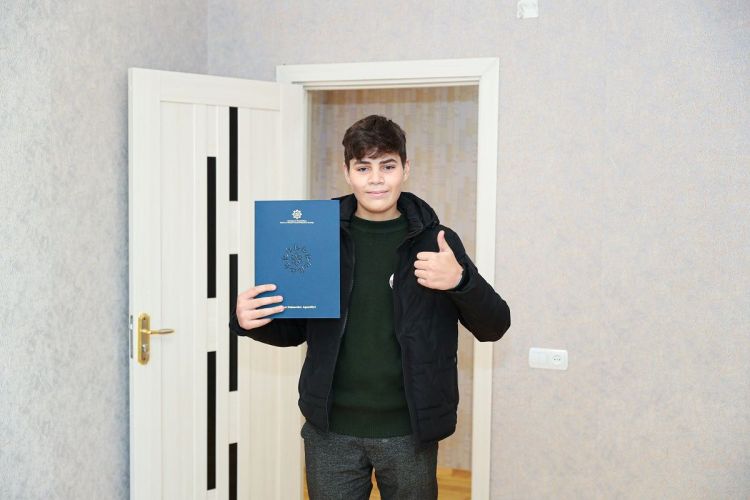 Bir qrup gəncə mənzil verilib -  FOTO