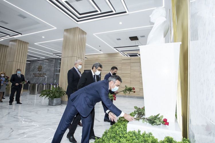 Nazirlikdə ümummulli lider Heydər Əliyevin xatirəsi anılıb -  FOTO Nazirlikdə ümummulli lider Heydər Əliyevin xatirəsi anılıb -  FOTO