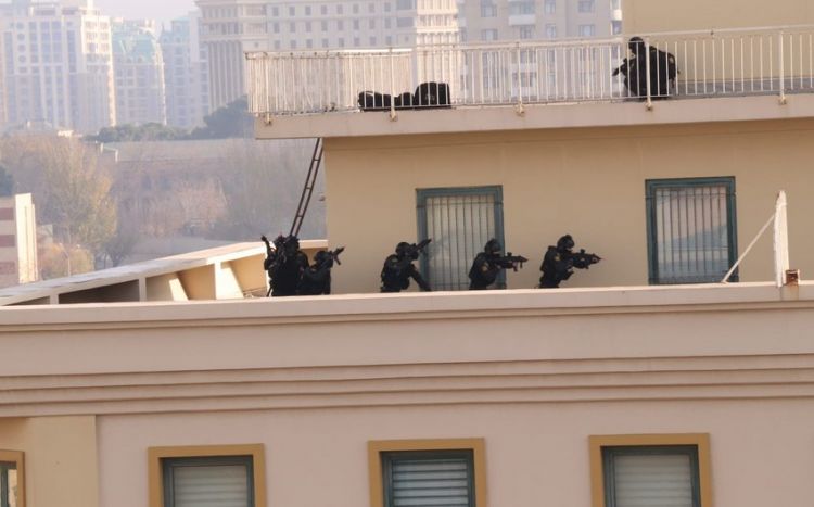 Azərbaycanın təhlükəsizlik qüvvələri İsrail səfirliyində -  FOTO Azərbaycanın təhlükəsizlik qüvvələri İsrail səfirliyində -  FOTO