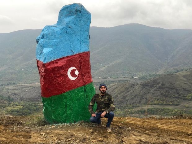 Hadrutda qayanı Azərbaycan bayrağına boyayan gənc kimdir? -  VİDEO