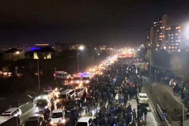 Qazaxıstanda etirazçılarla təhlükəsizlik qüvvələri arasında toqquşmalar baş verib –  YENİLƏNİB - VİDEO