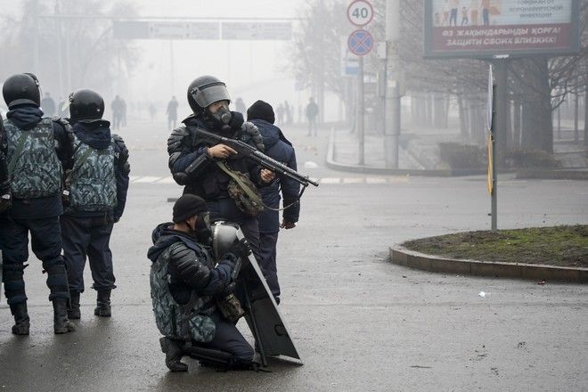 Almatıda etirazçılarla polis arasında toqquşmalar başlayıb