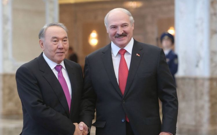 Lukaşenko Nazarbayevlə danışdı
