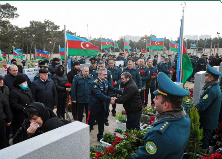 Elçin Quliyev onların məzarlarını ziyarət etdi - FOTO