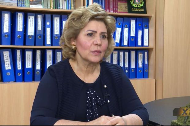 Şagirdləri döyən direktor danışdı:  “Bu bir ana tənbehi idi” - VİDEO Şagirdləri döyən direktor danışdı:  “Bu bir ana tənbehi idi” - VİDEO