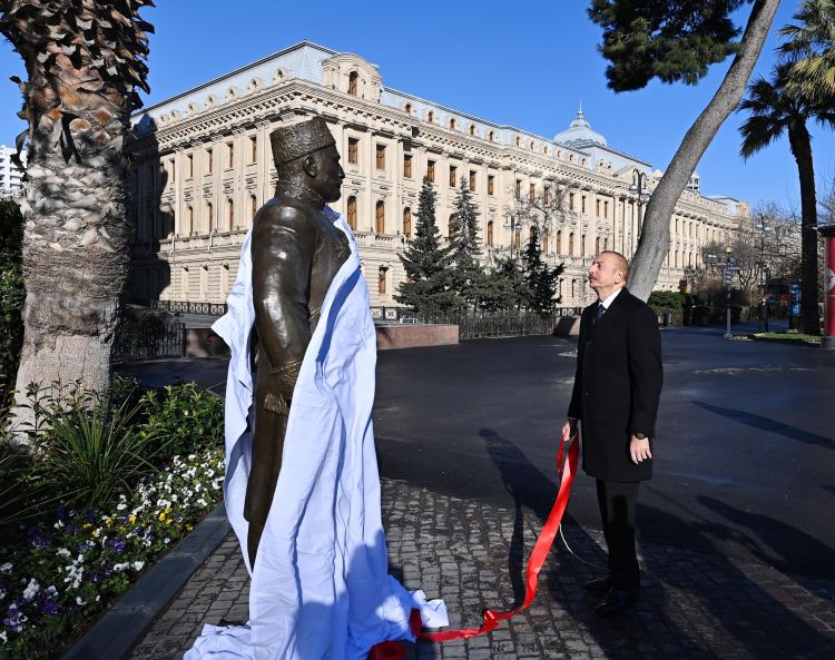 Prezident Hacı Zeynalabdin Tağıyevin abidəsinin açılışını edib -  FOTO