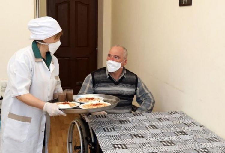 8800-dən çox ahıl və əlil şəxsə evində sosial-məişət xidmətləri göstərilib