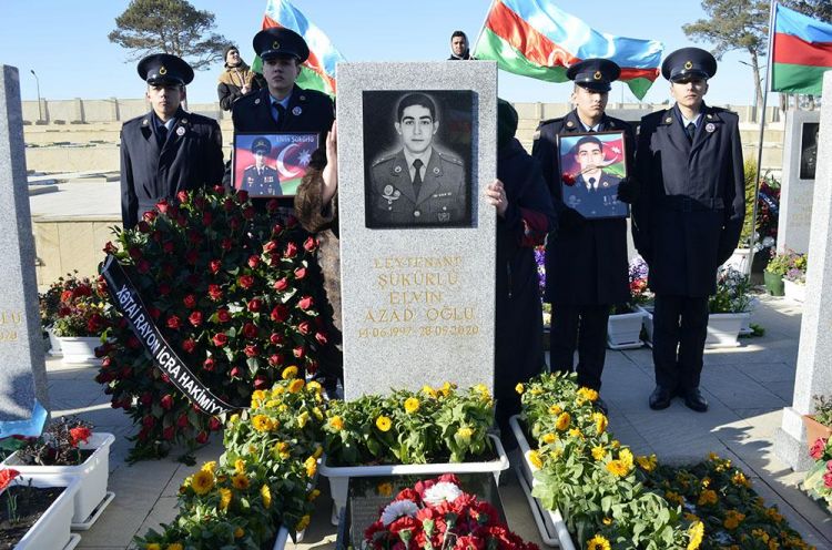 Şəhidlərin xatirəsinə həsr olunmuş anım mərasimləri keçirilib -  VİDEO Şəhidlərin xatirəsinə həsr olunmuş anım mərasimləri keçirilib -  VİDEO