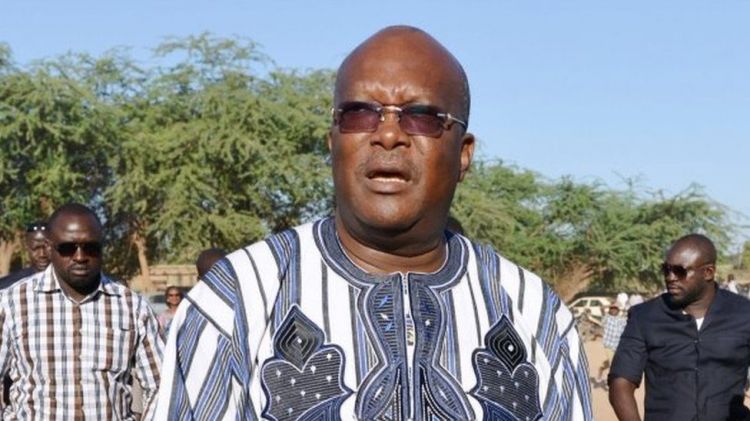 Burkina Fasoda çevriliş: prezident istefa verdi