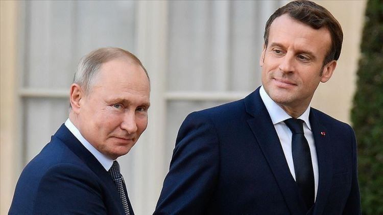 Putinlə Makron danışdı