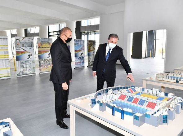 İlham Əliyev Gəncə İdman Sarayında aparılan tikinti işlərinin gedişi ilə tanış olub -  YENİLƏNİB - FOTO