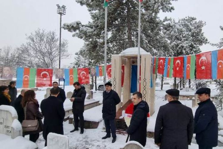 Səfir Rəşad Məmmədov Rəsulzadənin məzarını ziyarət edib -  FOTO