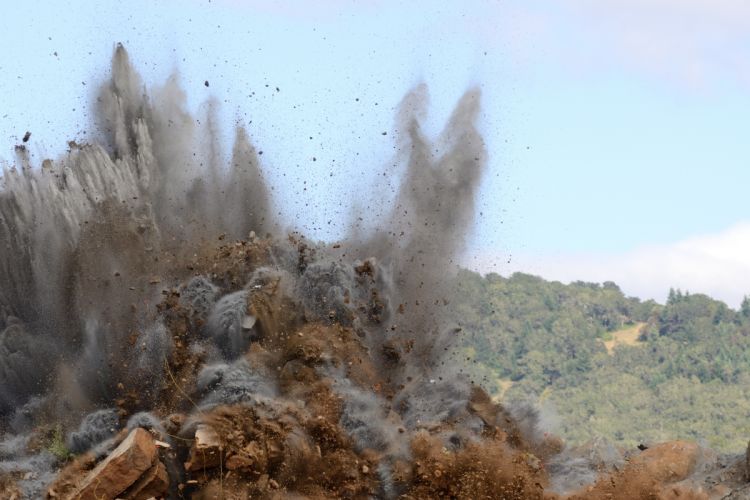 Baş Prokurorluq minaya düşən buldozerlə bağlı məlumat yayıb