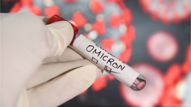 "Omikron" ştamının ən erkən simptomları açıqlanıb