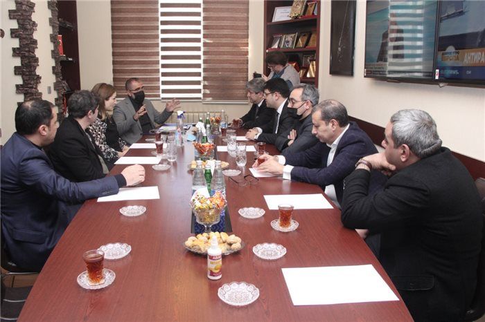Cavanşir Feyziyevin təhqir etdiyi jurnalistlər bir araya gəldilər... - FOTO