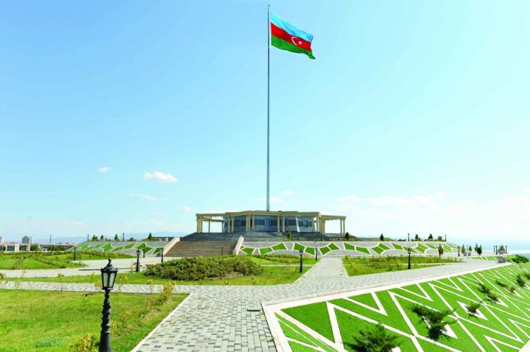 Azərbaycanda dünyanın ən hündür bayraq dirəyi quraşdırılacaq -  FOTO