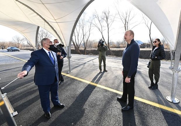 İlham Əliyev və Mehriban Əliyeva Ağcabədidə yenidən qurulan yolun açılışında -  YENİLƏNİB - FOTO