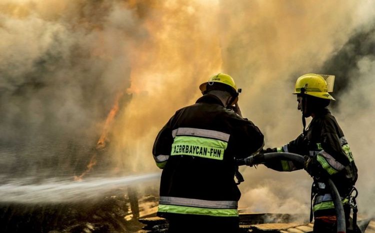 Qəbələdəki bazar yanğınında 12 ərzaq və geyim mağazası yanıb –  YENİLƏNİB - FOTO