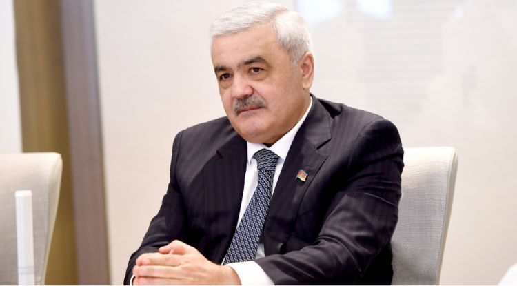 Rövnəq Abdullayev kollektivə təqdim edildi -  FOTO