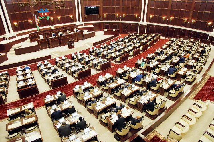 Sabah deputatlar BƏƏ-yə gedir