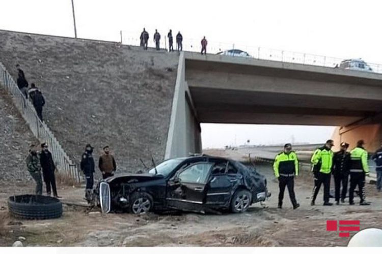 Sumqayıtda avtomobil körpüdən aşıb, 3 nəfər ölüb -  FOTO