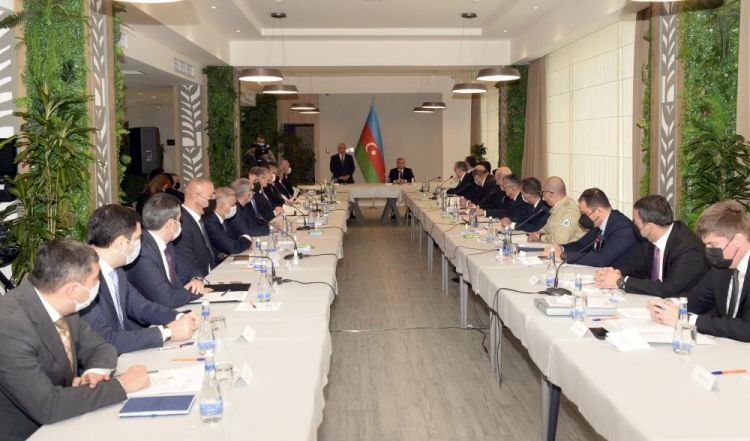 Əli Əsədov Şuşada müşavirə keçirdi