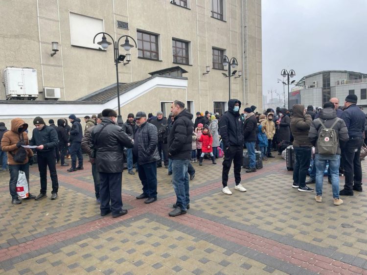 1100 Azərbaycan vətəndaşı Kiyevdən Ukrayna-Moldova sərhədinə yola salınıb