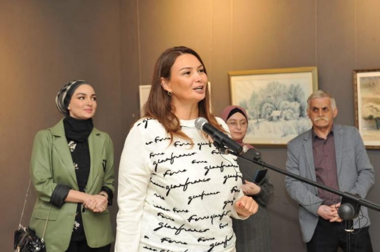 Hədiyyə üçün xarici ölkələrdən nələrsə almayın -  Qənirə Paşayeva