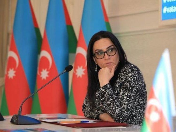 Prezident Raquf Orucovun xanımını təltif etdi 