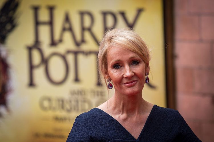 “Harri Potter”in yazarı Ukraynaya ianə verib
