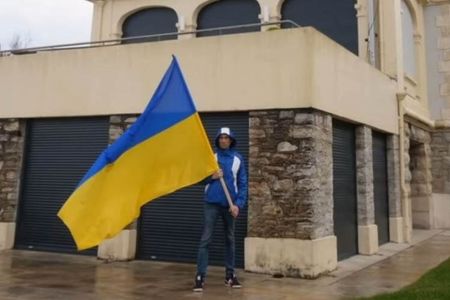 Putinin qızının villasına girdi, qaçqınları dəvət etdi -  FOTO